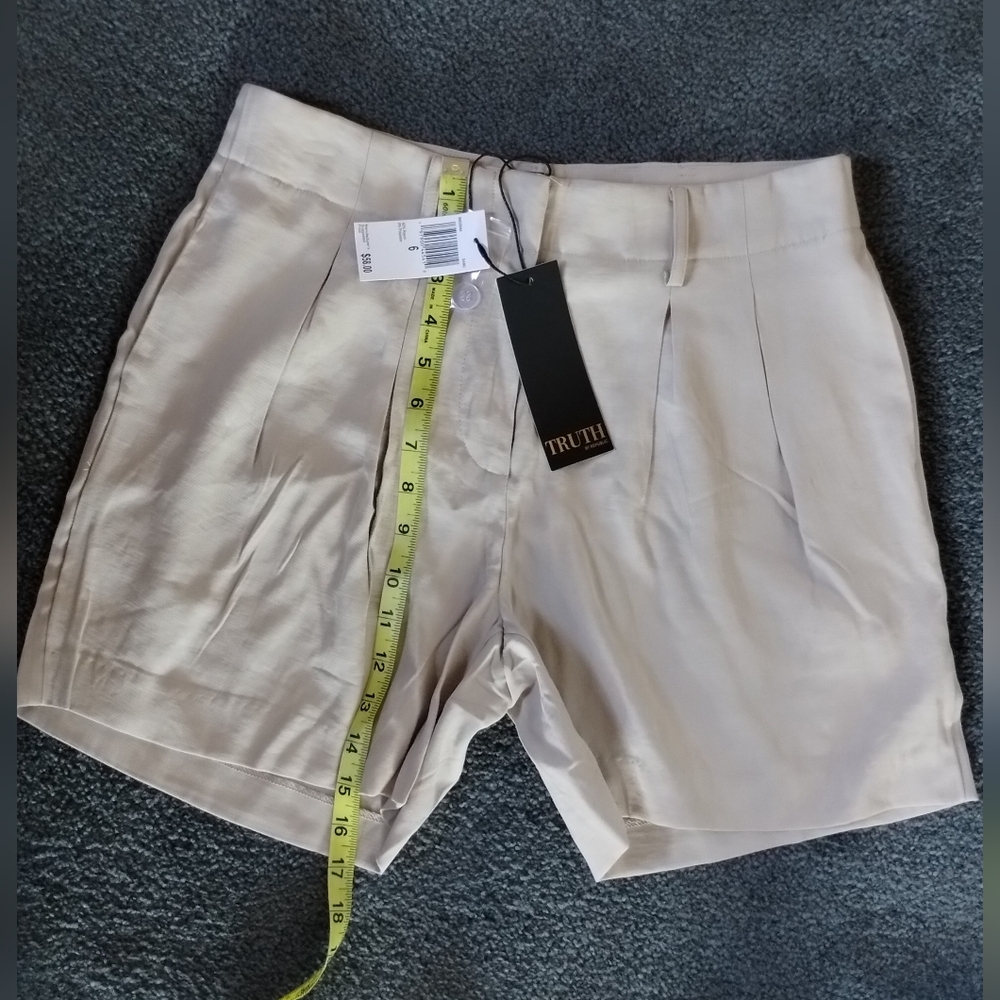 NWT Truth Women's Khaki Cream Shorts By republic Size 6